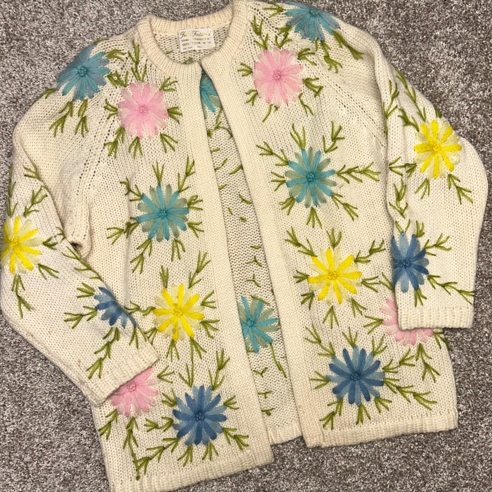 Vintage Fully Fashioned Wool Hand Embroidered Floral Cardigan Sweater Women M